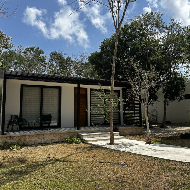 Santa Teresita Cozy Villa for sale near the Beach XPU-Ha
