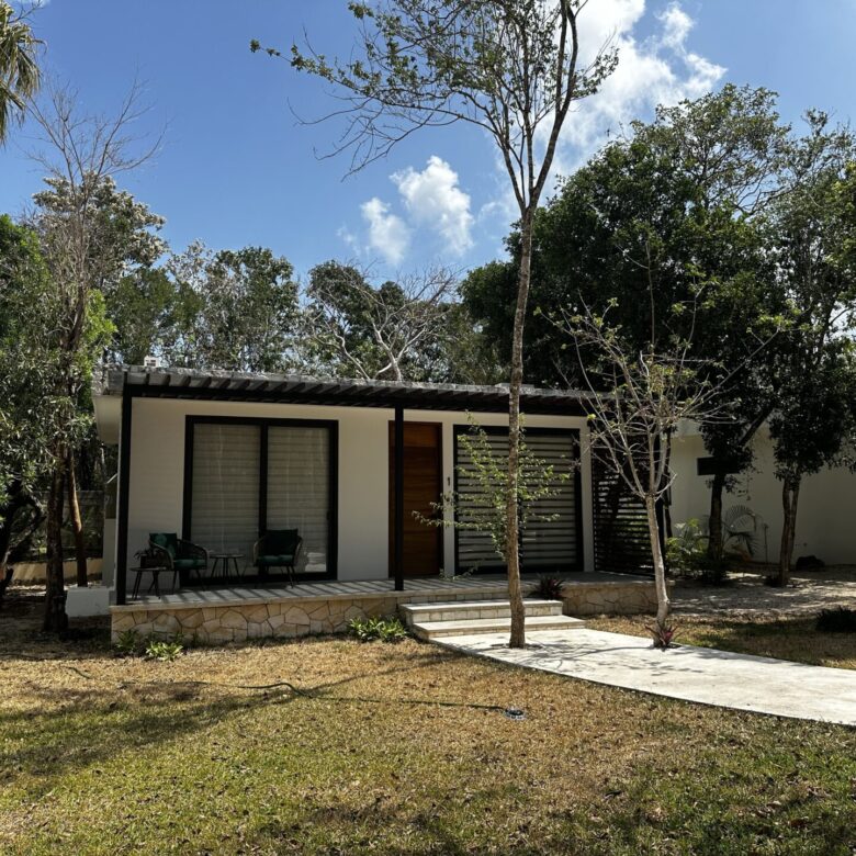 Santa Teresita Cozy Villa for sale near the Beach XPU-Ha