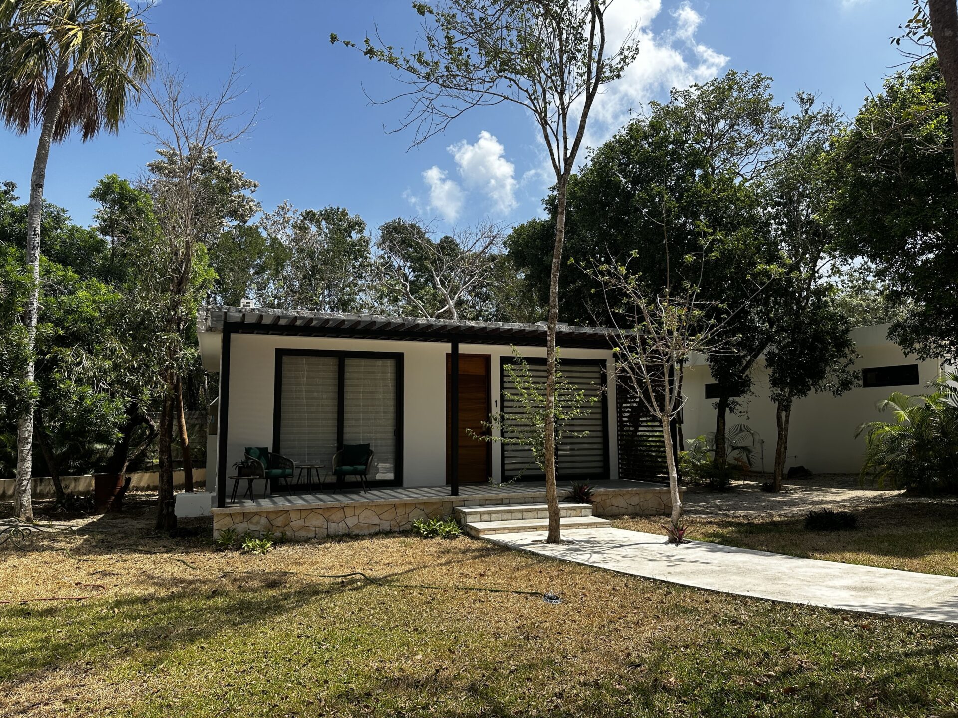Santa Teresita Cozy Villa for sale near the Beach XPU-Ha