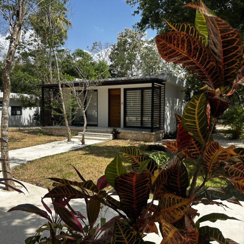 Santa Teresita Cozy Villa for sale near the Beach XPU-Ha