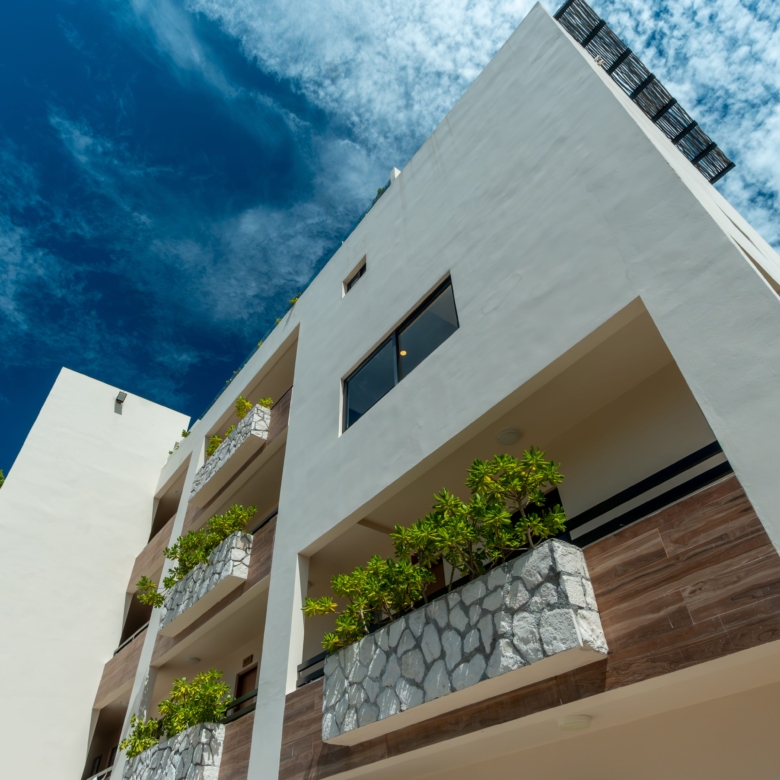 Descubre Punta Kaan Condos en venta en Playa del Carmen con Play Investments. Te ayudamos a encontrar la propiedad ideal para invertir, vivir o generar rentabilidad en el corazón de la Riviera Maya.