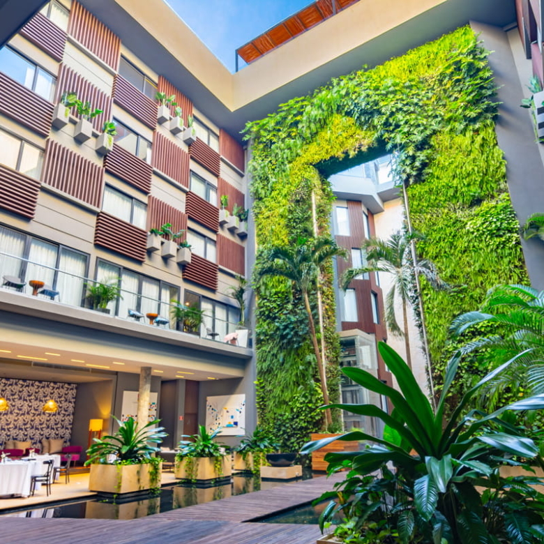 The Fives Downtown Hotel – Curio Collection by Hilton Departamentos en venta: inversión premium en el corazón de Playa del Carmen